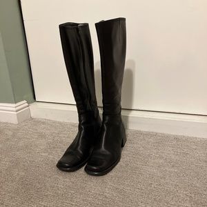 Slim Italian leather boots
